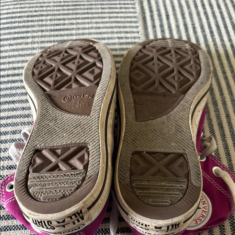 Purple high-Top converse Sneakers women’s 5.5 - Picture 2 of 2